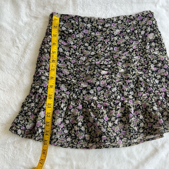 ASTR Floral Smocked Mini Skirt (NWOT) - Picture 9 of 13